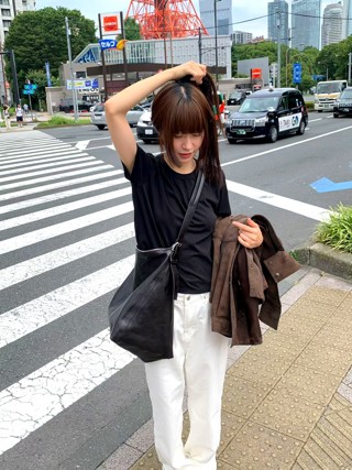 黑色