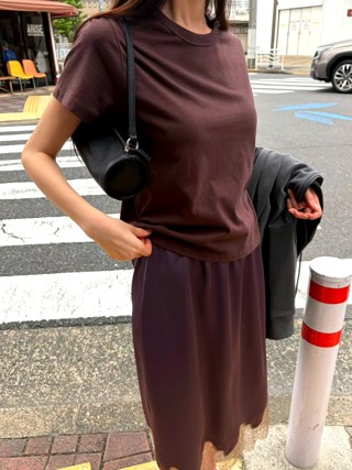 深棕色