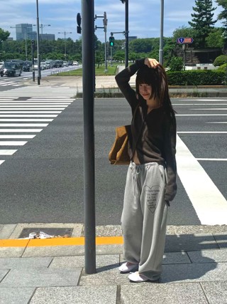灰色