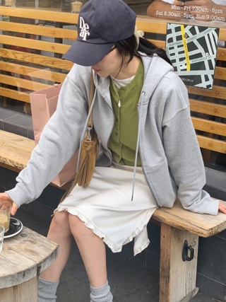 灰色