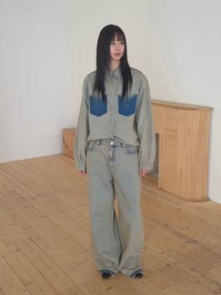 深蓝色