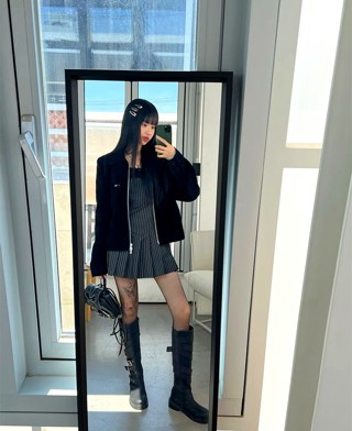 黑色