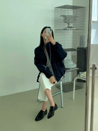 深蓝色