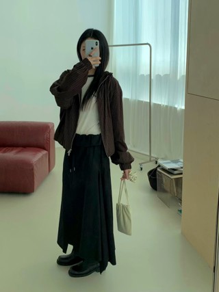 黑色