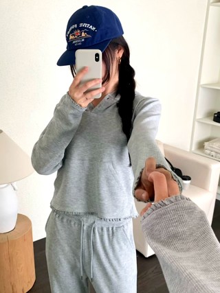 灰色