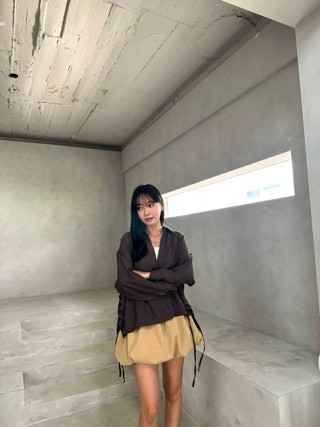 深棕色