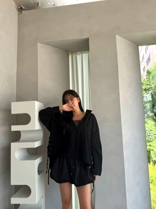 黑色