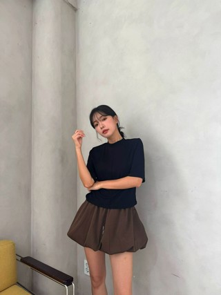 黑色