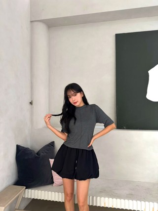 灰色
