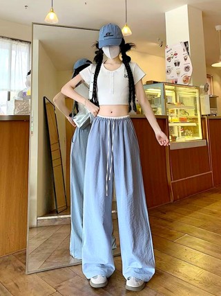 灰色