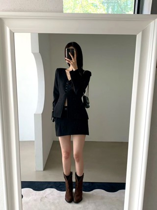 黑色