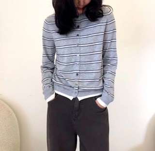 灰色