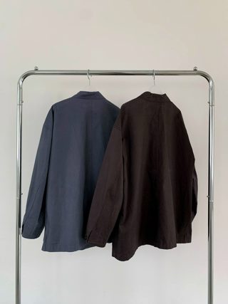 深蓝色