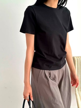 黑色
