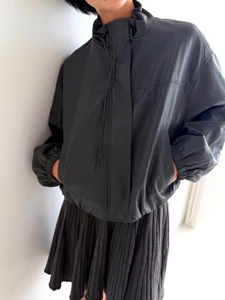 黑色