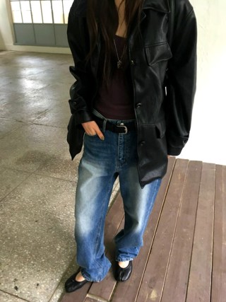 黑色