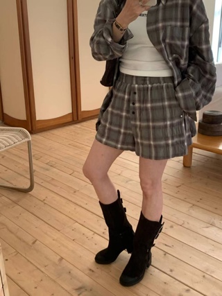 灰色