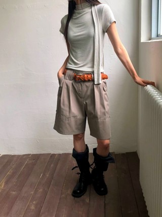 灰色