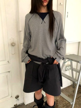 灰色