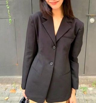 黑色
