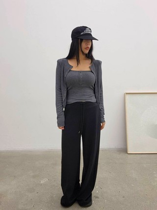 黑色