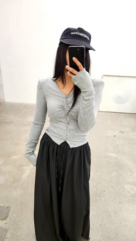 灰色