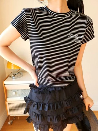 黑色