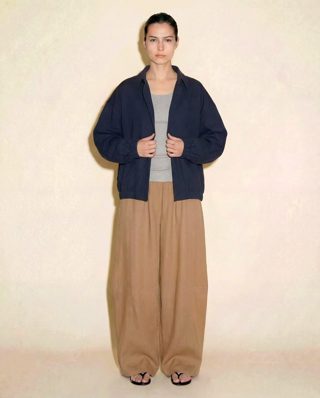 深蓝色