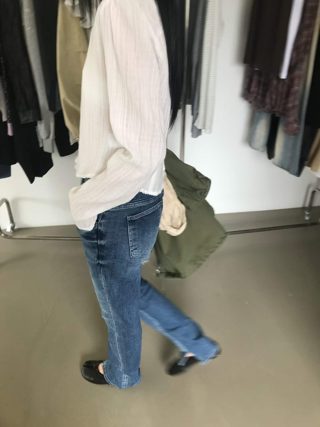 浅蓝色