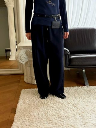 深蓝色