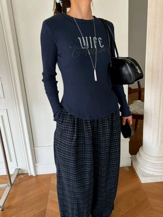 深蓝色