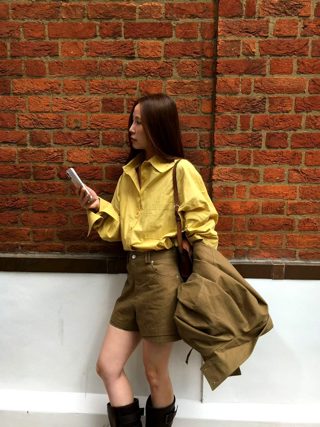 卡其色