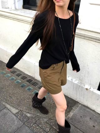 黑色