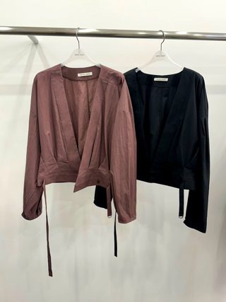 黑色