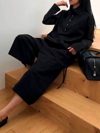 黑色
