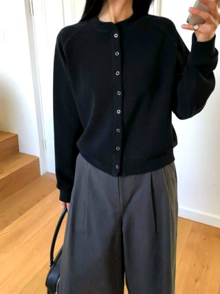 黑色