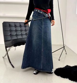 深蓝色