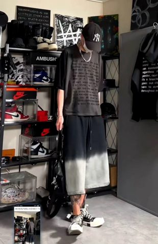 黑色