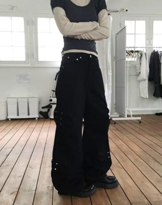 黑色