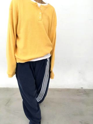 黄色