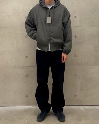 灰色