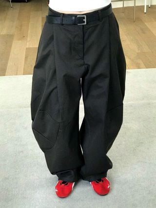黑色