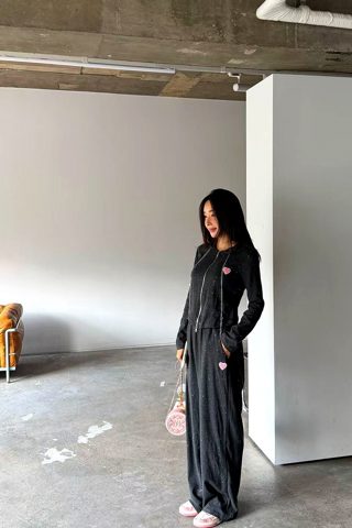 黑色