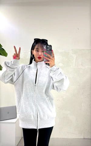 灰色
