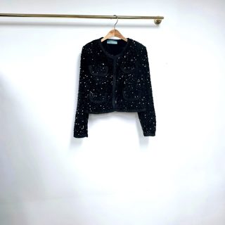 黑色