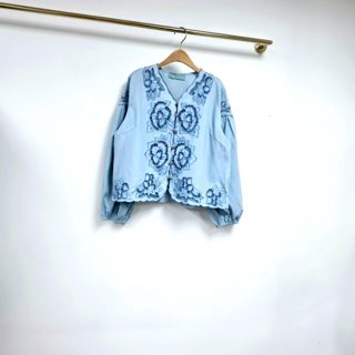 蓝色