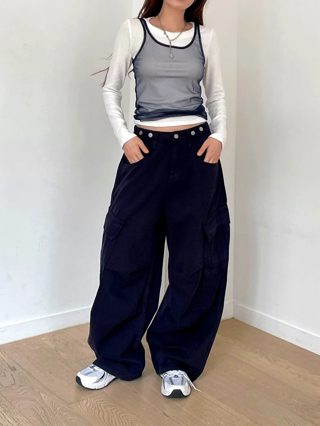 深蓝色