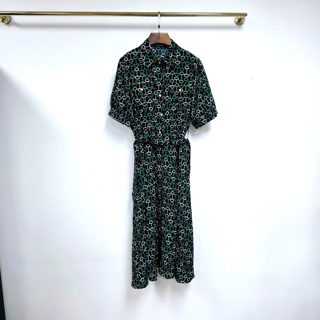深蓝色