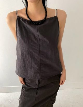 黑色