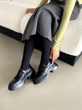 黑色